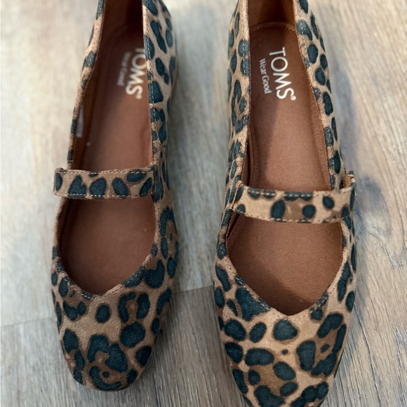 TOMS Brown and Black Leopard Flats - Picture 2 of 7